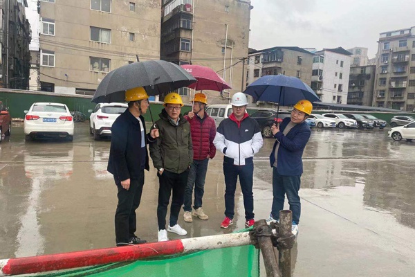 1609315034100252.jpg 南昌市政公用集團(tuán)領(lǐng)導(dǎo)蒞臨桃花南路安置房項(xiàng)目指導(dǎo)工作600400P2.jpg