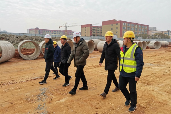 1609728572947016.jpg 南昌市政建設(shè)黨委書記徐旭廣州路東延市政工程項目指導(dǎo)工作600400P1.jpg