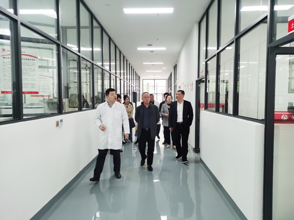 1616490843891264.jpg 青云譜區(qū)政協(xié)黨組副書(shū)記陳忠良南昌市政建設(shè)集團(tuán)轉(zhuǎn)作風(fēng)優(yōu)環(huán)境陽(yáng)光驛道走訪(fǎng)6002.jpg