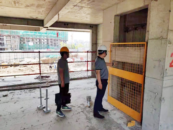 1620627859375697.jpg 南昌市政建設(shè)集團(tuán)呂文蘇地住宅項(xiàng)目進(jìn)行安全文明檢查6003.jpg