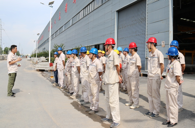 1624241480753653.jpg 南昌市政遠(yuǎn)大開(kāi)展安全生產(chǎn)月消防器材使用演練8001.jpg