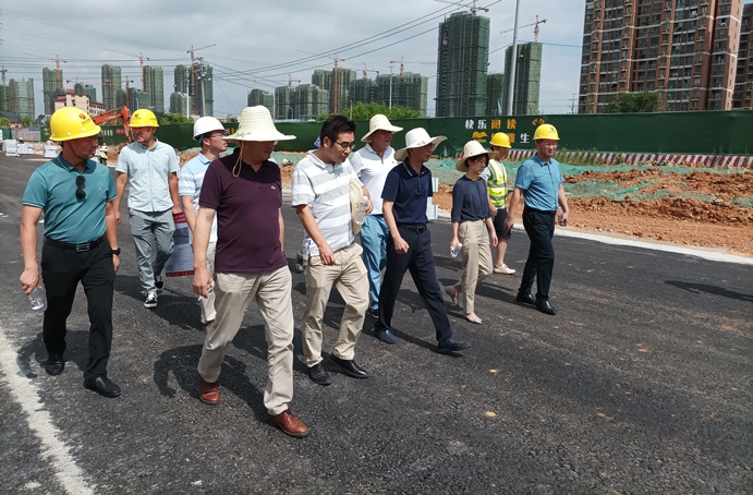 1627616194855024.jpg 鄭學(xué)平蒞臨廣州路東延工程項(xiàng)目進(jìn)行質(zhì)量安全檢查6911.jpg