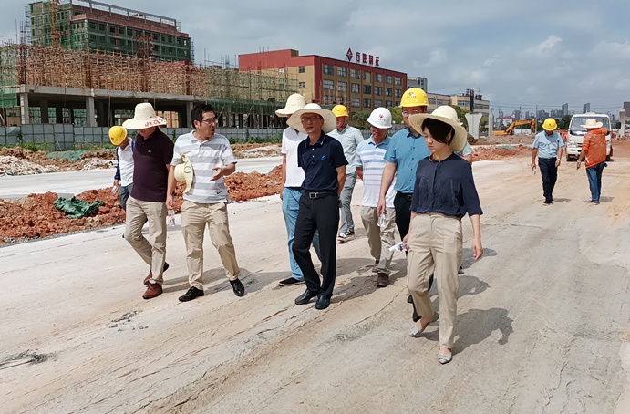 1627616202789905.jpg 鄭學(xué)平蒞臨廣州路東延工程項(xiàng)目進(jìn)行質(zhì)量安全檢查6912.jpg