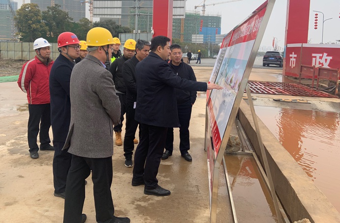 南昌縣委常委,縣政府黨組副書(shū)記、副縣長(zhǎng)付向宇到小藍(lán)大道快速化工程走訪調(diào)研691.jpg