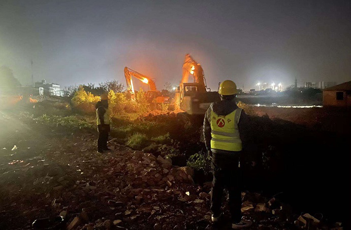 1649292872416472.jpg 清明假期 他們堅守項目建設(shè)一線2.jpg