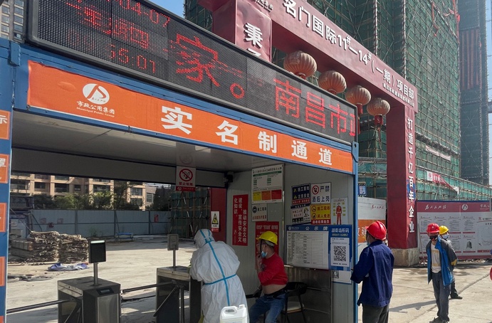 1649900704549781.jpg 各項(xiàng)目部開展全員核酸檢測6911.jpg