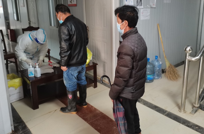 1649900723939586.jpg 各項(xiàng)目部開展全員核酸檢測6914.jpg