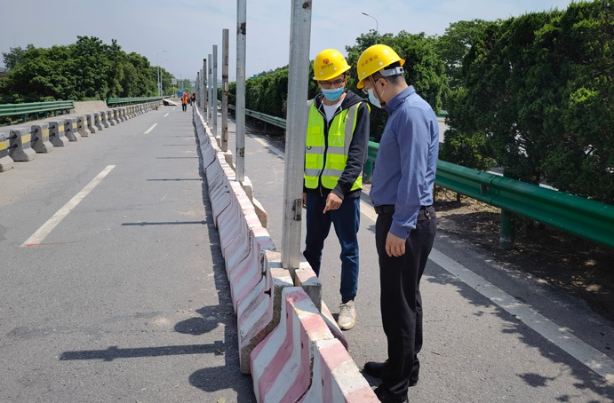 1653011179335799.jpg 王海龍深入S49項目一線督導檢查建設進度691.jpg