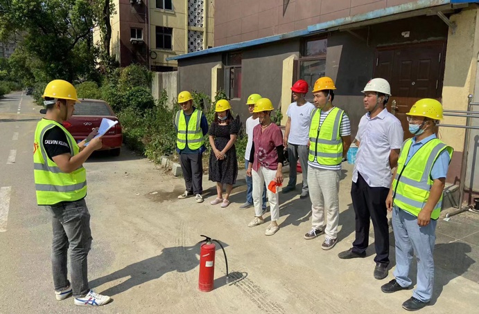 青山湖區(qū)安置房周邊道路項目部聯(lián)合建設單位及監(jiān)理單位開展消防滅火應急救援演練 青山湖區(qū)安置房周邊道路項目部聯(lián)合建設單位及監(jiān)理單位開展消防滅火應急救援演練