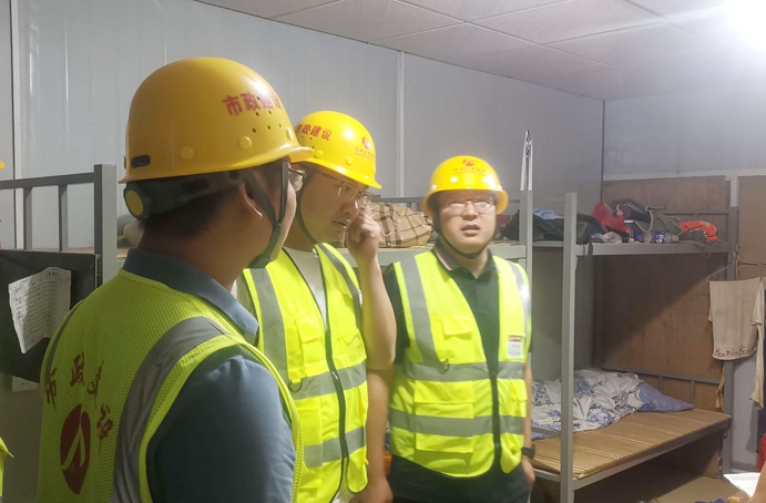 市政公用城項(xiàng)目開展生活區(qū)夜間突擊檢查 市政公用城項(xiàng)目開展生活區(qū)夜間突擊檢查