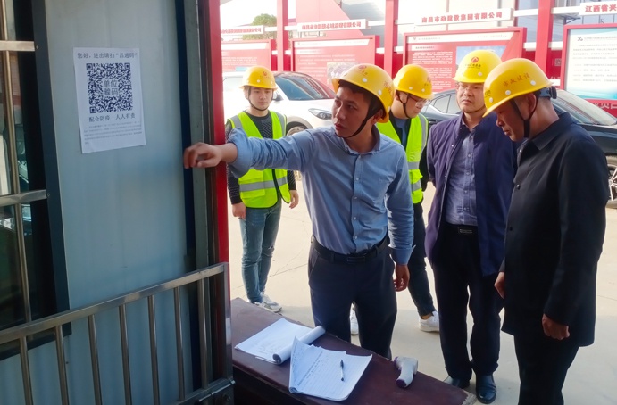 張世東深入市政公用城項(xiàng)目、秦坊安置房項(xiàng)目、南昌高鐵東站新區(qū)項(xiàng)目督查質(zhì)量、安全、揚(yáng)塵治理工作