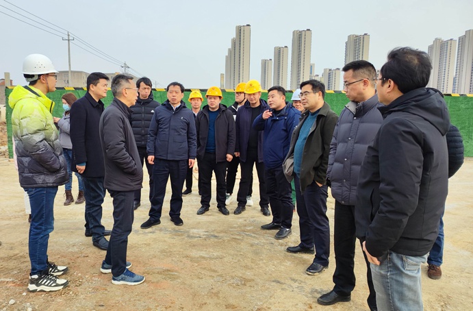市政公用集團(tuán)黨委副書(shū)記總經(jīng)理萬(wàn)義輝到朱橋東路項(xiàng)目昌東三路項(xiàng)目檢查指導(dǎo)