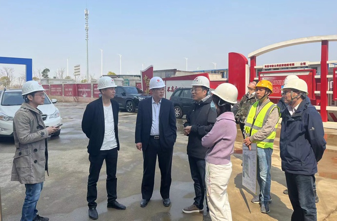 市政公用集團(tuán)劉順保到朱橋東路項(xiàng)目、昌東三路項(xiàng)目、秦坊安置房項(xiàng)目調(diào)研