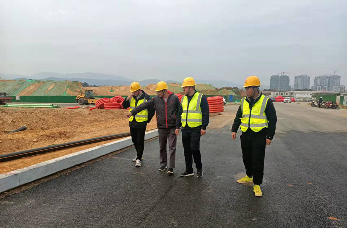 五一勞動(dòng)獎(jiǎng)?wù)芦@得者項(xiàng)目黨支部書(shū)記、副總工程師周天奇