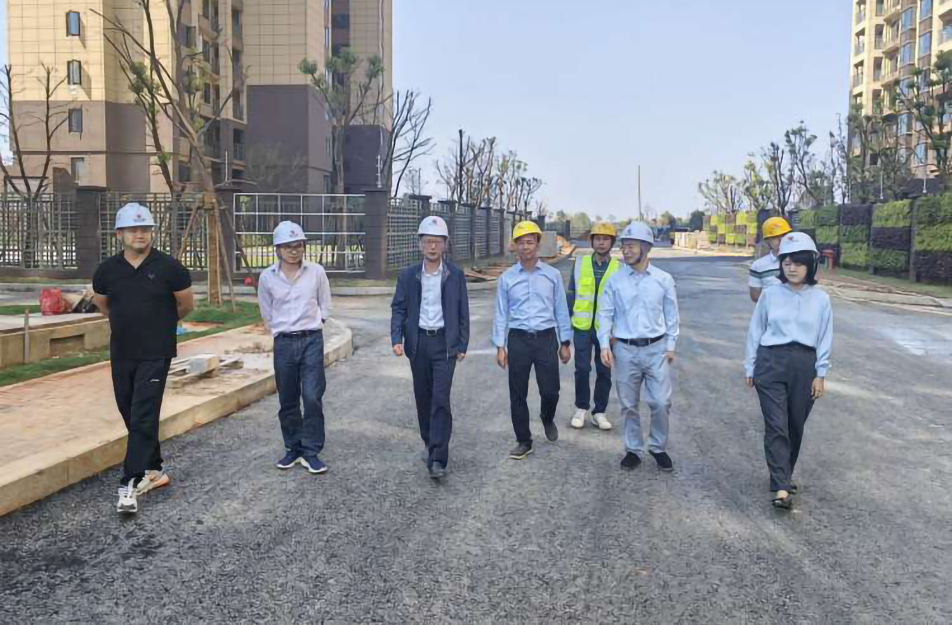 鄭學(xué)平到秦坊安置房項目、杭州路項目調(diào)研