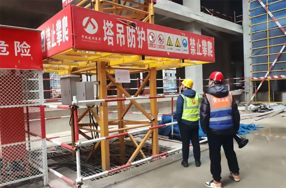 應對低溫雨雪冰凍天氣 市政建設人在行動 應對低溫雨雪冰凍天氣 市政建設人在行動