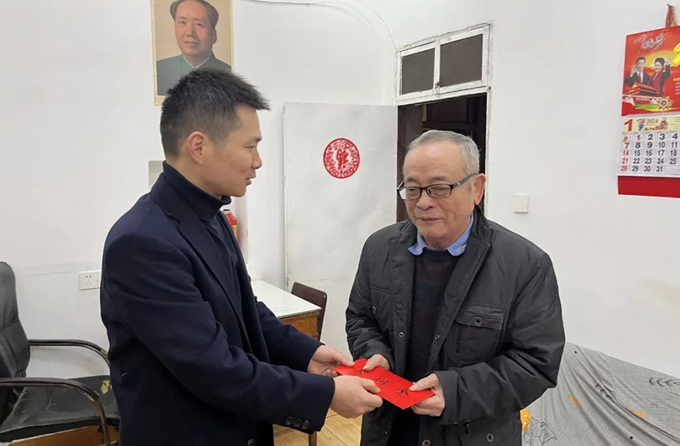 南昌市政建設集團開展2024年春節(jié)“送溫暖”走訪慰問行動 南昌市政建設集團開展2024年春節(jié)“送溫暖”走訪慰問行動