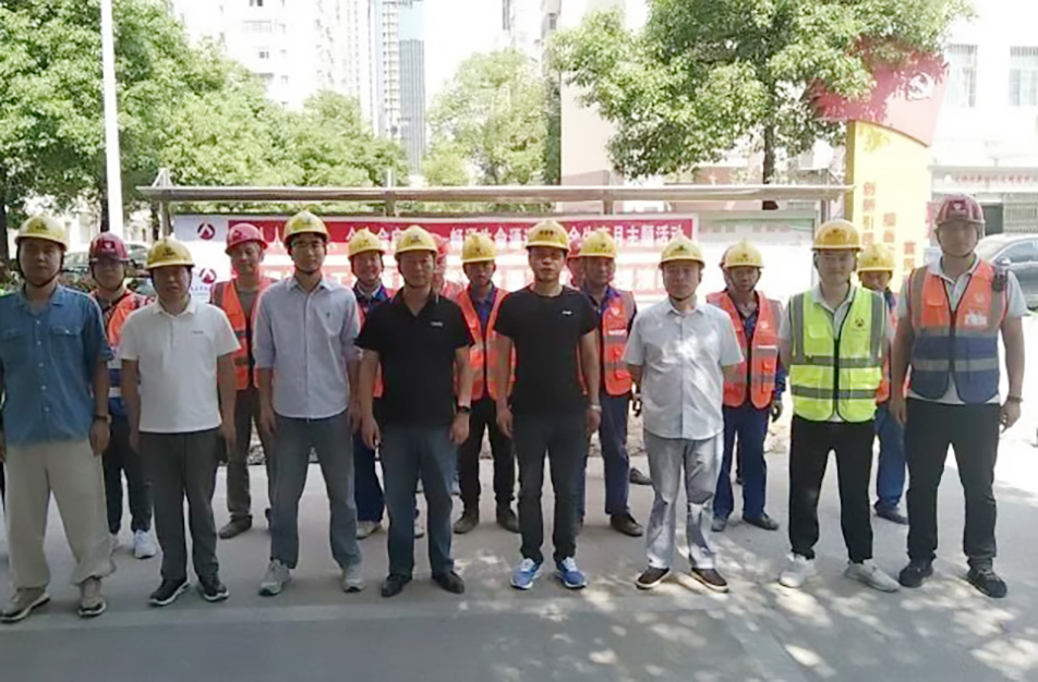 南昌市政建設(shè)集團(tuán)濱江小區(qū)燃?xì)忭椖块_展管道泄漏應(yīng)急演練