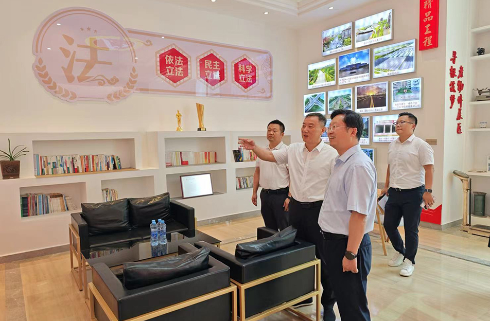 南昌市人大常委會(huì)副主任譚紹木到南昌市政建設(shè)集團(tuán)有限公司調(diào)研 南昌市人大常委會(huì)副主任譚紹木到南昌市政建設(shè)集團(tuán)有限公司調(diào)研