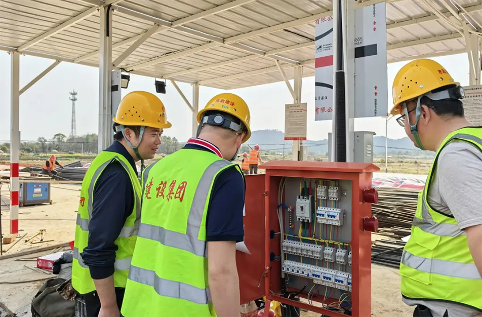 南昌市政建設(shè)集團有限公司緊急開展強對流天氣專項安全檢查，全面排查設(shè)備加固、用電安全、排水防澇及應(yīng)急物資，筑牢極端天氣施工安全防線