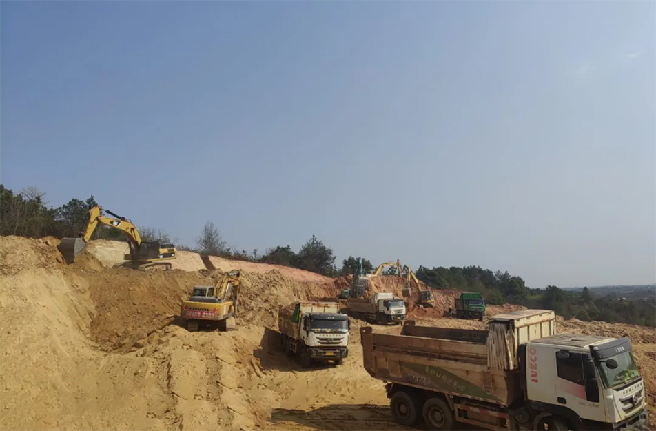 贛江新區(qū)云翔大道建設(shè)進展:分秒必爭沖刺通車目標(biāo) | 南昌市政建設(shè)集團攻堅紀(jì)實 贛江新區(qū)云翔大道建設(shè)進展:分秒必爭沖刺通車目標(biāo) | 南昌市政建設(shè)集團攻堅紀(jì)實